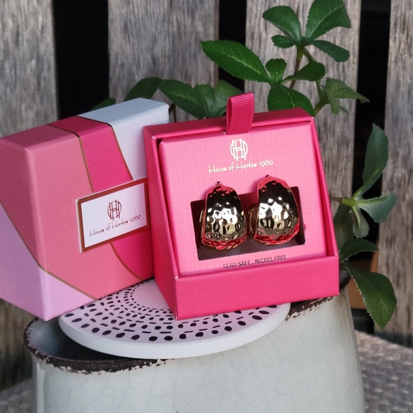 NEW House of Harlow 1960 hammered gold tone thick hoop crescent shaped earrings - Picture 11 of 11